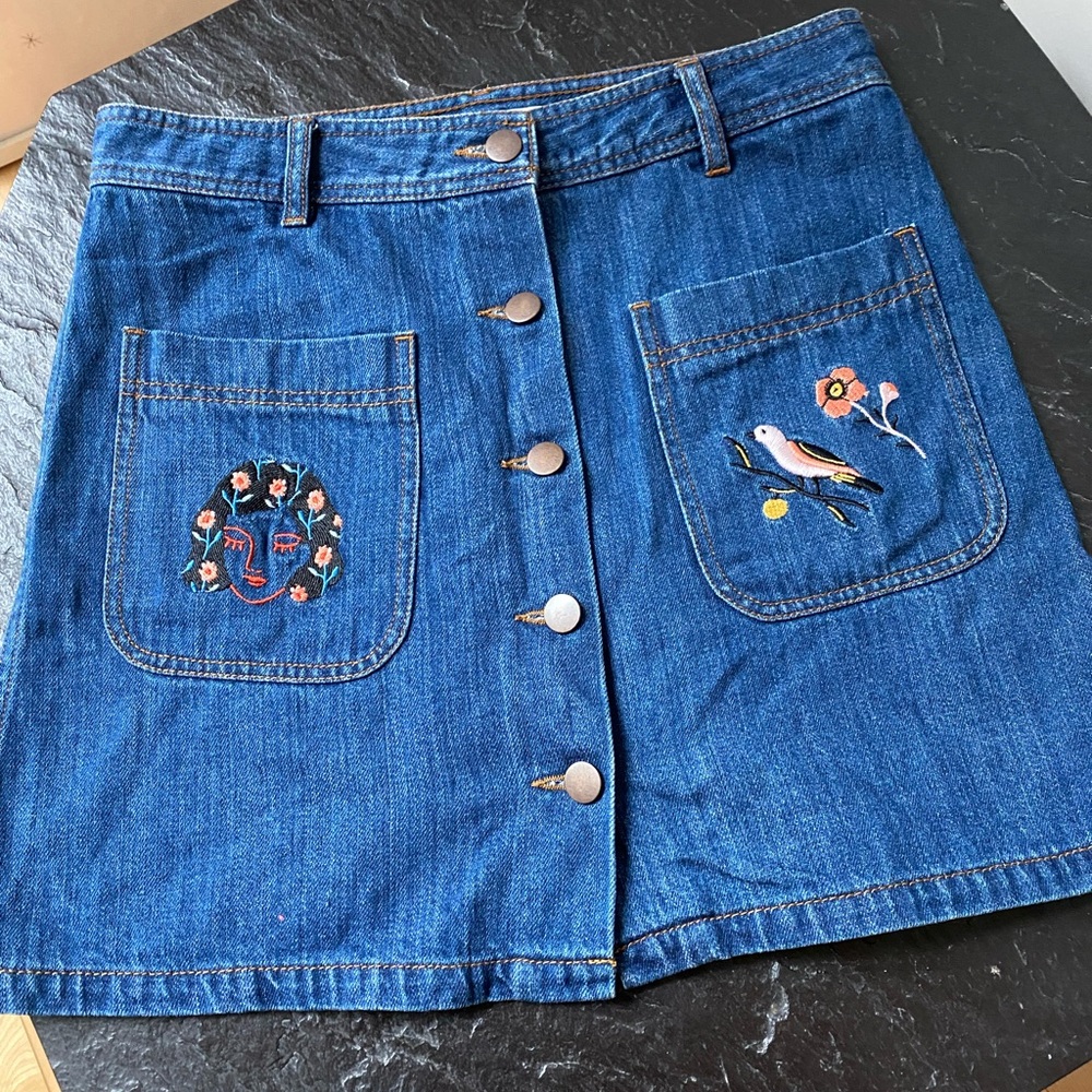 Twik and Estée preda by Simons jeans skirt with embroidery in the pocket Size S